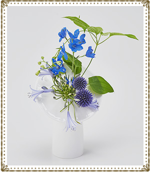 “個性的な花器で魅せる夏にピッタリな涼しげアレンジ